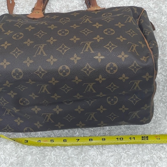 Louis Vuitton Vuitton Monogram Speedy - Picture 8 of 16
